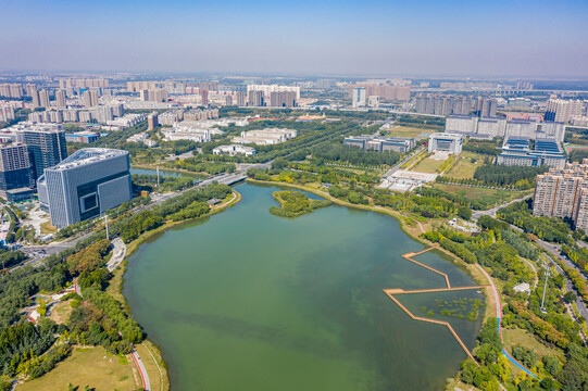 航拍郑州龙子湖公园湖泊湿地