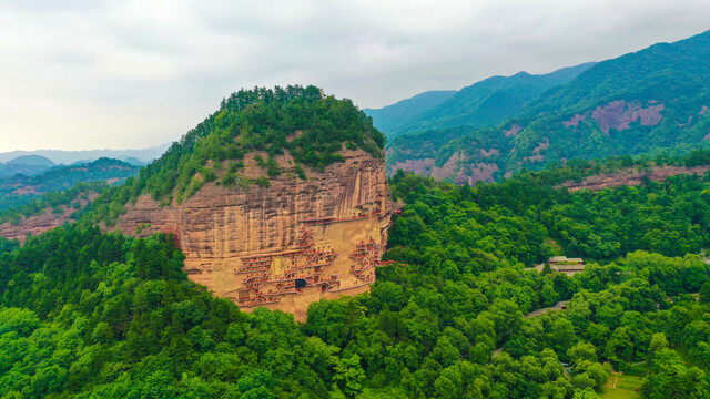 甘肃天水麦积山石窟