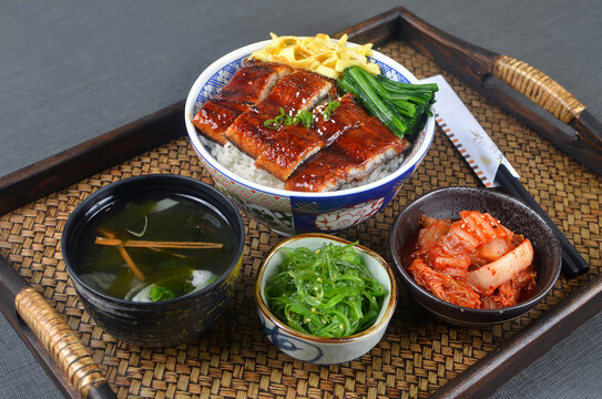 鳗鱼盖饭套餐