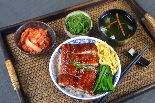 鳗鱼盖饭套餐