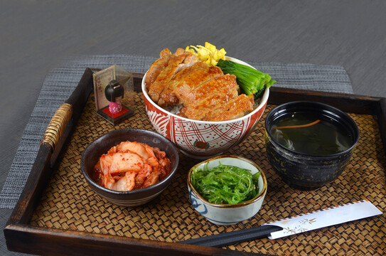 照烧鸡扒饭套餐