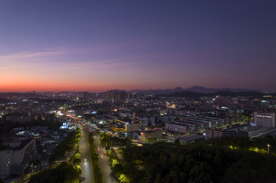 夜幕降临深汕路深圳龙岗坪山