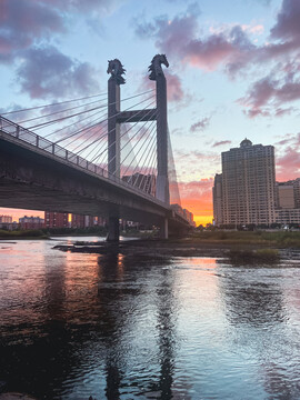 城市桥梁河流日落