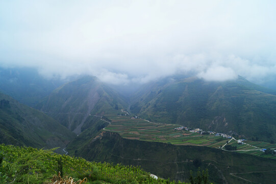 峡谷人家