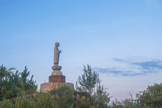 青山观音寺佛像石雕