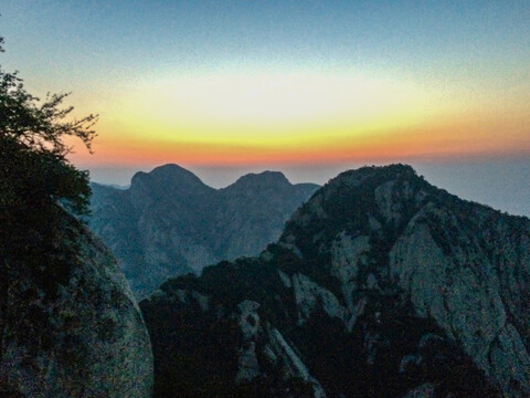 華山日出晨曦