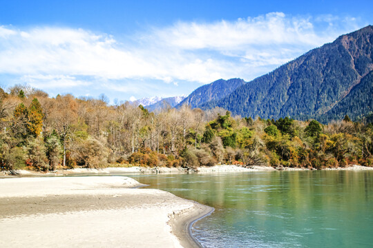 雅鲁藏布江大峡谷