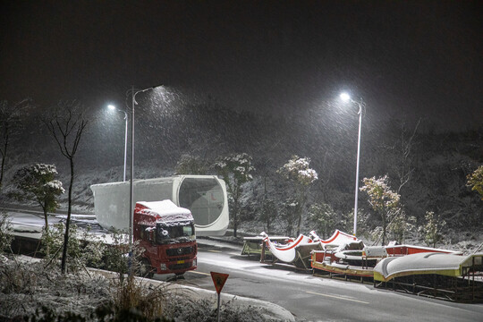 暴雪中陕汽的家