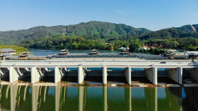 正果拦河坝