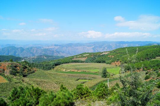 群山峻岭