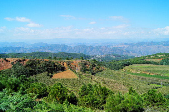 群山峻岭