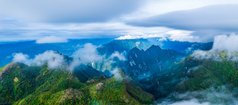 重庆巫溪卡斯特地貌大山