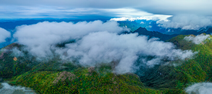 重庆巫溪卡斯特地貌大山