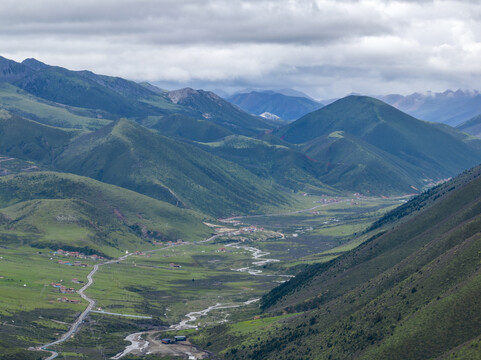 康定贡嘎山镇上木居村航拍