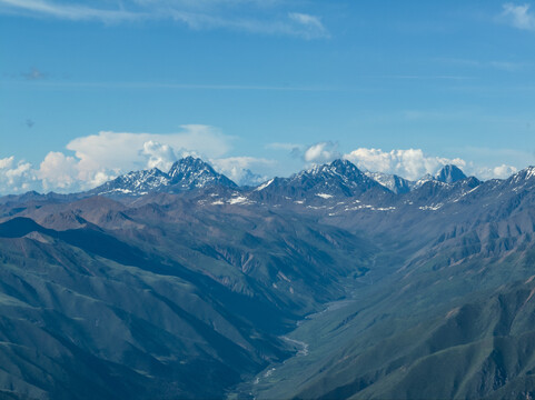 康定子梅垭口群山雪峰航拍