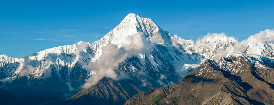 子梅垭口贡嘎雪山全景航拍