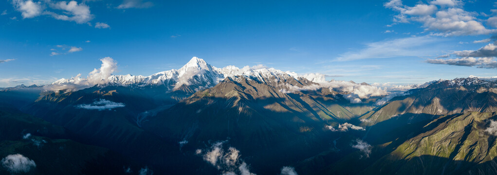 子梅垭口贡嘎雪山全景航拍