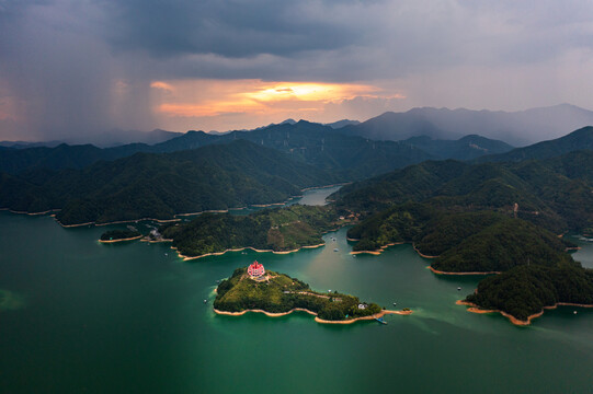 浙江丽水云和云和湖玫瑰城堡