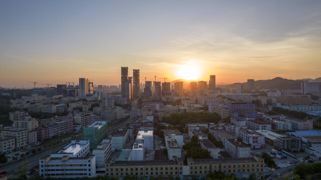 城市日出深圳龙岗宝龙建筑