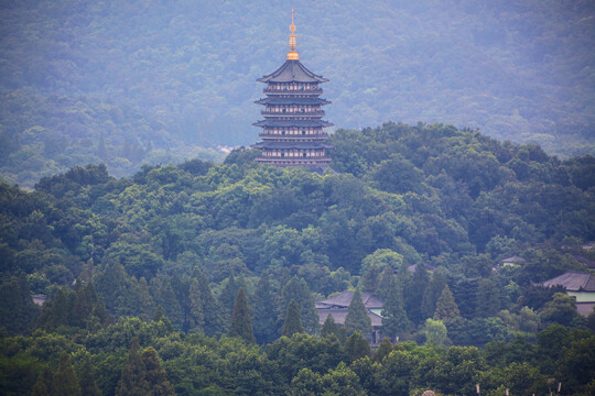 远眺雷峰塔