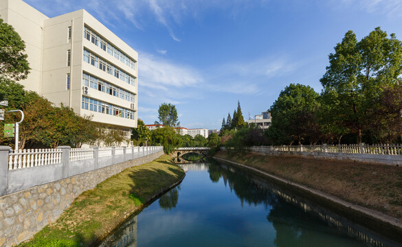 荆楚理工学院