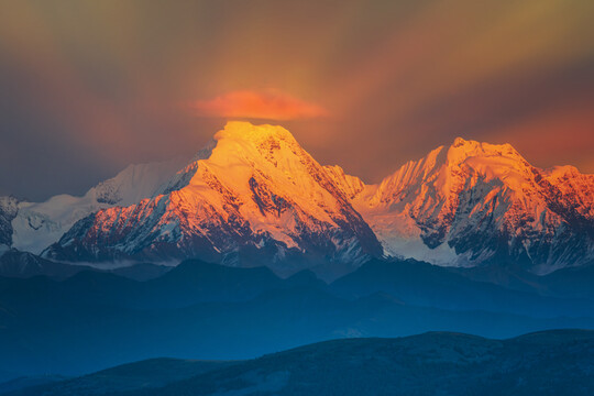 贡嘎雪山