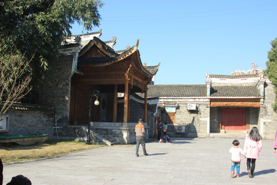 中式古戏楼