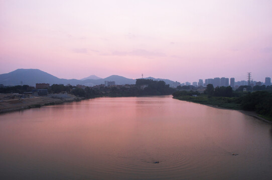 暮色江河之景