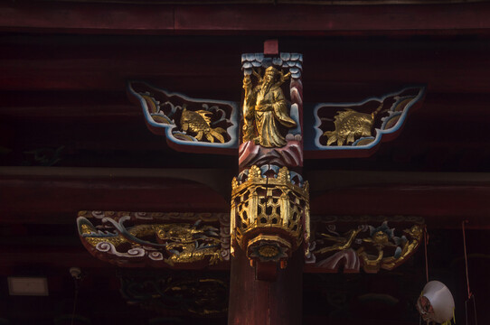 传统中式房屋木雕装饰