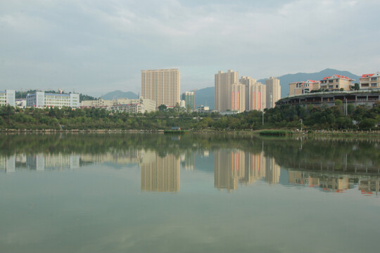 湖景房