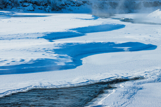 积雪冬季河流