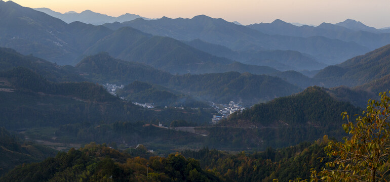 宽幅群山山峦山谷航拍照片