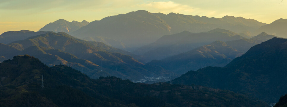 宽幅群山山峦山谷风光照片