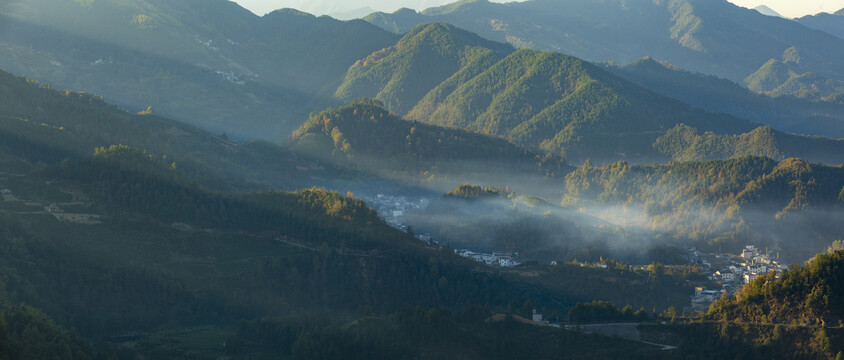 宽幅群山山峦山谷风光照片