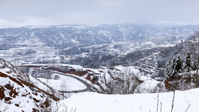 云南昭通大山包高山田野雪