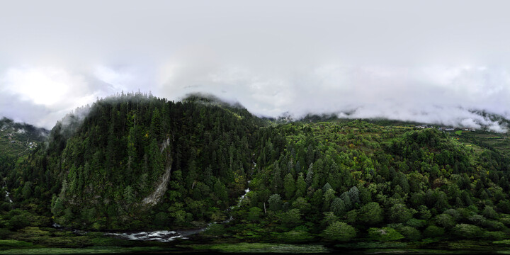 雨崩村峡谷全景