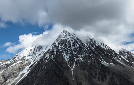 雅拉雪山