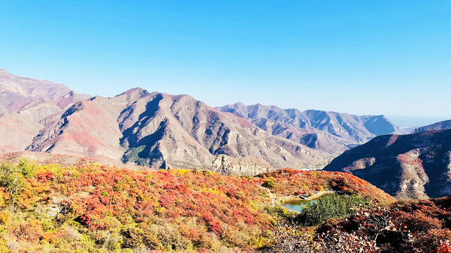 崇山峻岭