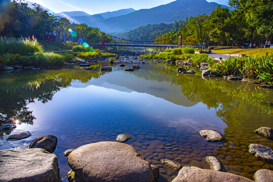 梧桐山溪河水清