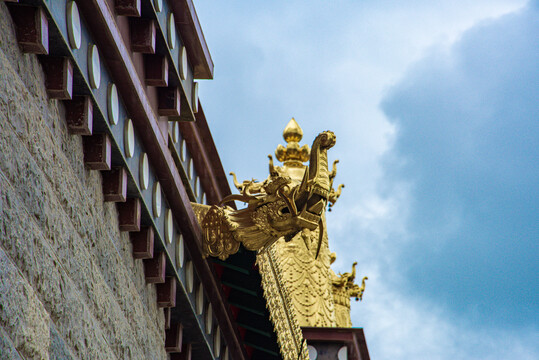 噶丹松赞林寺