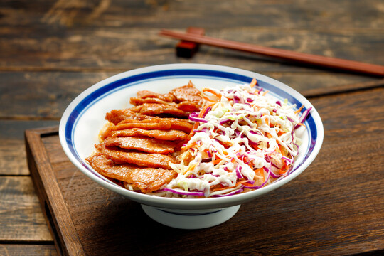 照烧鸡腿肉沙拉饭