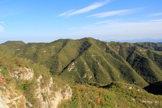 巍峨陡峭的太行山山脉