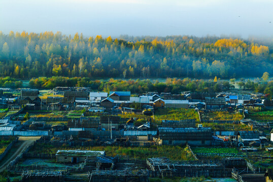 秋季山林山村