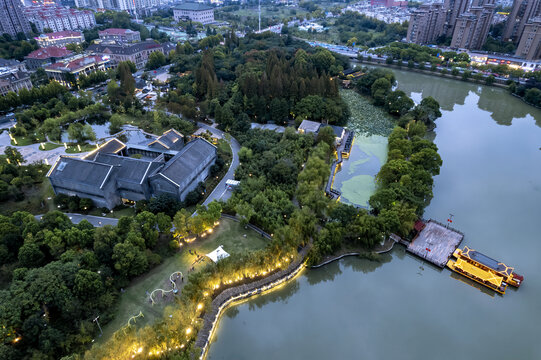 航拍江苏泰州凤城河夜色