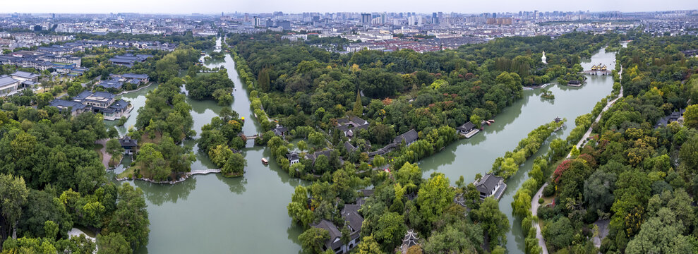 航拍扬州瘦西湖中式园林全景