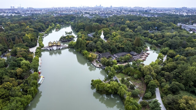 航拍扬州瘦西湖自然风景