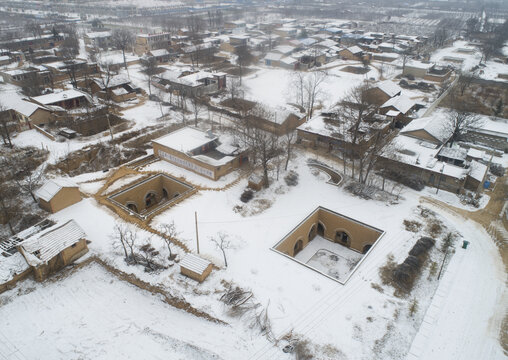 雪后的庙上村地坑院