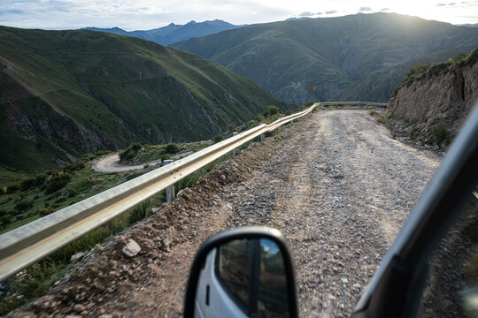 西藏高原越野盘山公路