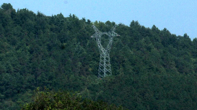 高山输电铁塔