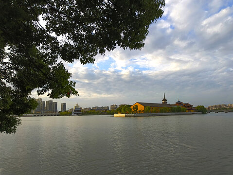 东湖公园寺院